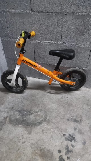 Bicicleta infantil Btwin senza pedali arancione