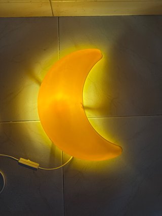 Lámpara Ikea forma de Luna Amarilla