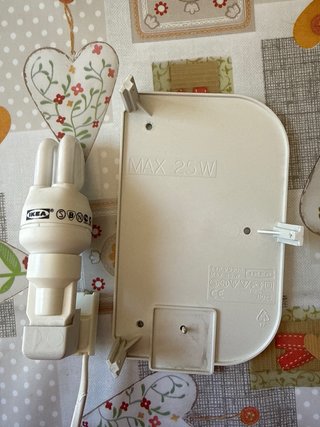 Lámpara Ikea forma de Luna Amarilla