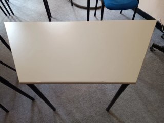 Tavolo riunione trapezio con gambe tubolari estensibili