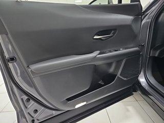 Lexus UX 2.0 300h UX Plus