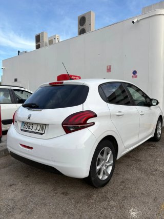 Peugeot 208 2015
