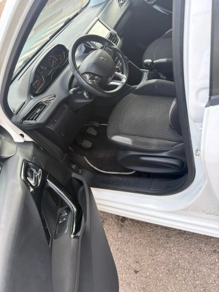 Peugeot 208 2015