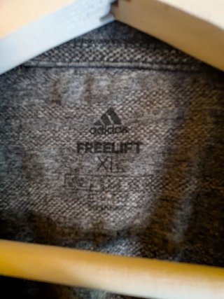 Camiseta Adidas Rayas Grises Talla L