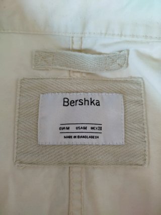 Chaqueta Bershka M crema entretiempo
