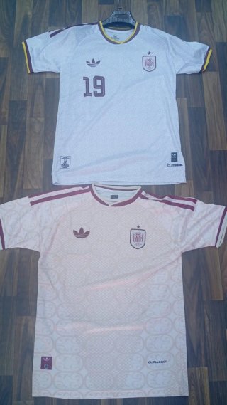 Conjunto fútbol Adidas.