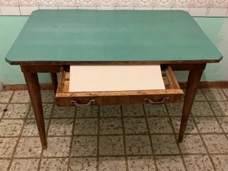 Modernariato tavolo in legno anni '60