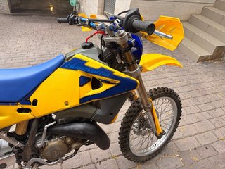Moto Enduro Husqvarna WR 125cc 2T MATRICULADA!!