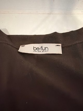 Top Befun marrón con detalles dorados