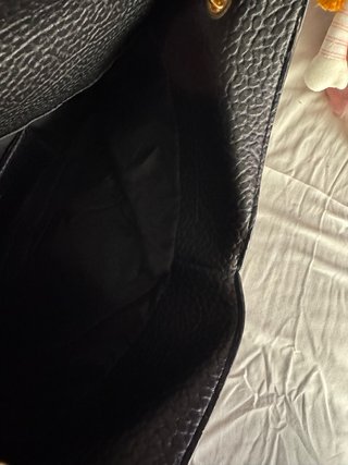 Bolso sobre negro y dorado