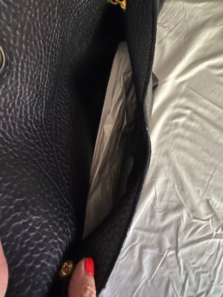Bolso sobre negro y dorado