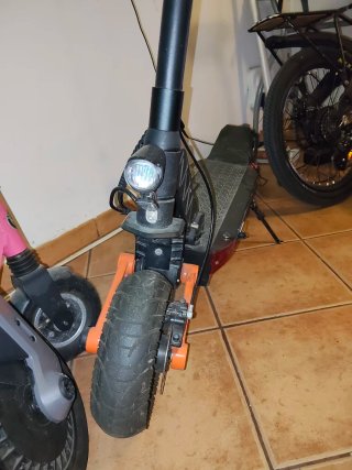 Patinete Eléctrico con Luz Frontal