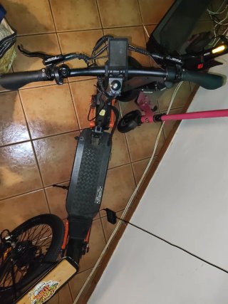 Patinete Eléctrico con Luz Frontal