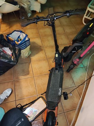 Patinete Eléctrico con Luz Frontal