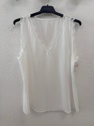 Blusa lencera blanca con encaje