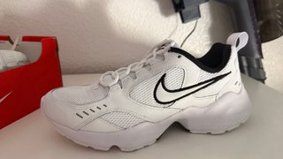 Nike Air Heights Talla 42 - Un Uso