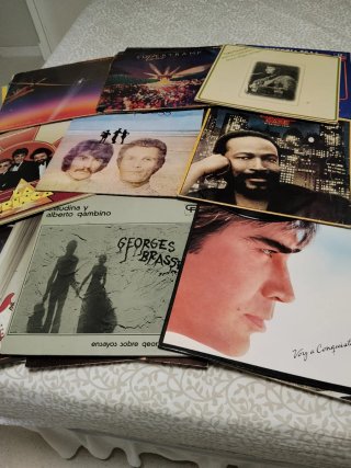 80 vinilos ,hay de todo ideal para mercadillo