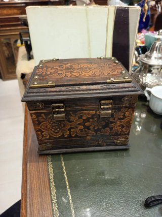Caja Baúl Decorada Madera y Metal