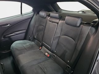 Lexus UX 2.0 300h UX Plus