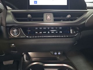 Lexus UX 2.0 300h UX Plus