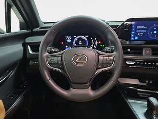 Lexus UX 2.0 300h UX Plus
