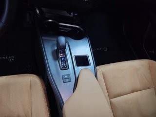 Lexus UX 2.0 300h UX Plus