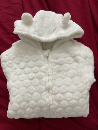Buzo blanco Kiabi bebé 1 mes