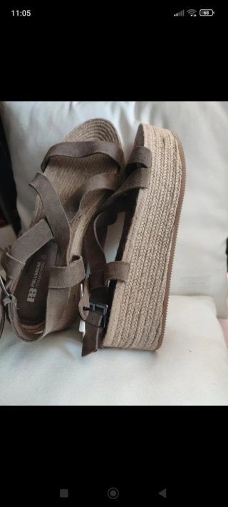 Sandalias Pull&Bear mujer beige/marrón plataforma.