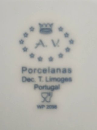 Plato de porcelana con flores
