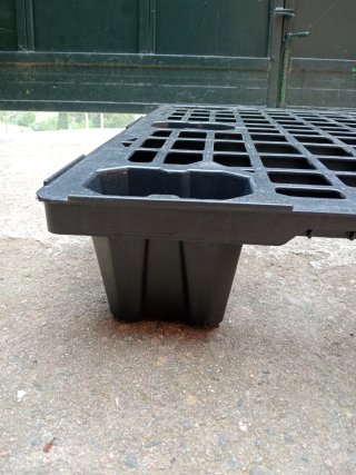 2 Palets de Plástico Negros, 60x80cm C/u 5€