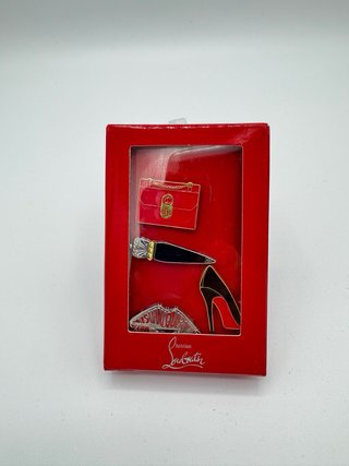 Caja de colección pins Christian Louboutin