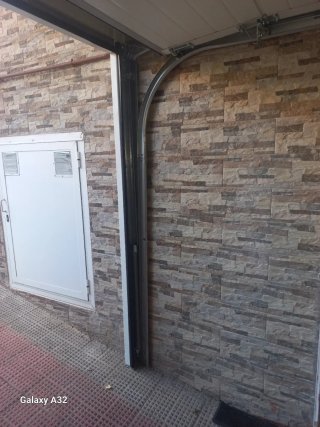 Puerta de garaje seccional nueva