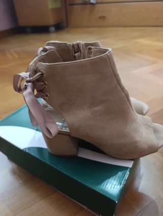 Sandalias Beige Tacón Ancho