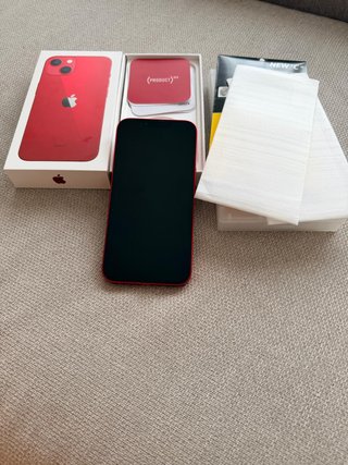 Pack iPhone 13 RED 256GB + MacBook Air 13"