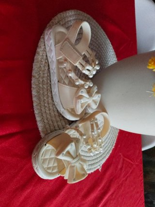 Sandalias de Niña con Perlas y Lazos