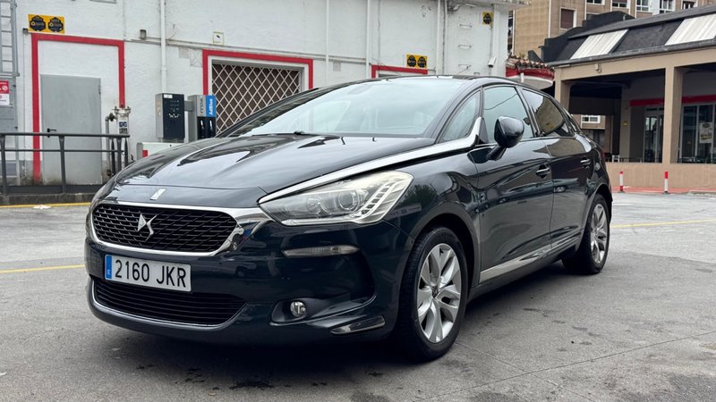 DS DS 5 2016 - foto 1