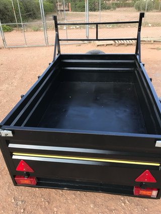 Remolque Carro Negro con Rueda de Repuesto