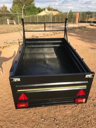 Remolque Carro Negro con Rueda de Repuesto