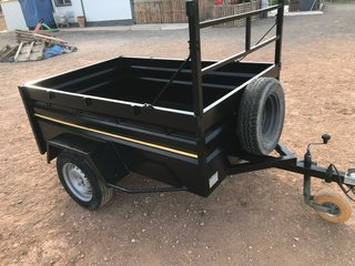 Remolque Carro Negro con Rueda de Repuesto