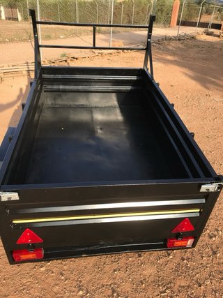 Remolque Carro Negro con Rueda de Repuesto