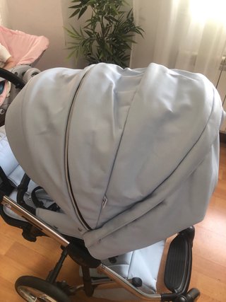 Carro de bebé azul claro