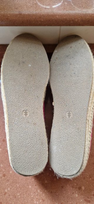 Alpargatas fucsia Primark con detalle de flecos
