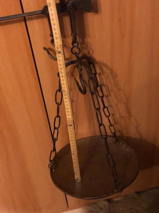 Bilancia antica con piatto in ottone