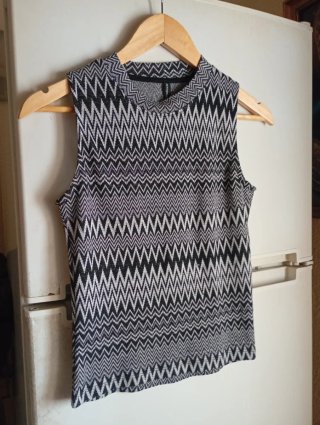 Blusa sin mangas Stradivarius zigzag