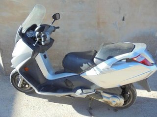 Peugeot 7835 bisagra asiento izquierdo satelis 125