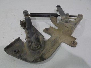 Peugeot 7835 bisagra asiento izquierdo satelis 125