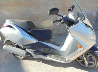 Peugeot 7835 bisagra asiento izquierdo satelis 125