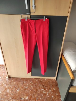 Pantalón Zara tobillero rojo