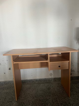 Mesa de escritorio de madera con cajón