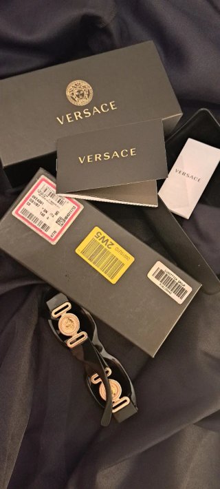 Gafas de sol Versace negras y doradas